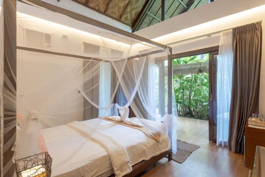 Postel nebo postele na pokoji v ubytování The Hillside Resort Siargao
