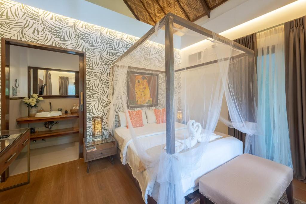 Postel nebo postele na pokoji v ubytování The Hillside Resort Siargao