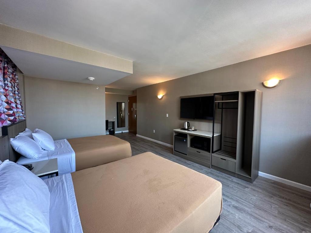 Regal Inn & Suites New York LaGuardia Hotel - Deluxe Queen Suite