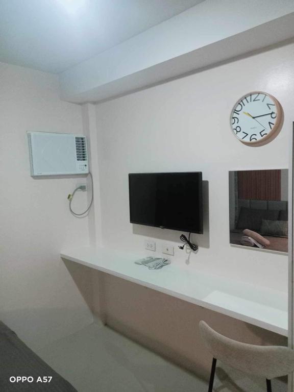 The Persimmon Studios Near Ayala and SM City Cebu - Deluxe Studio