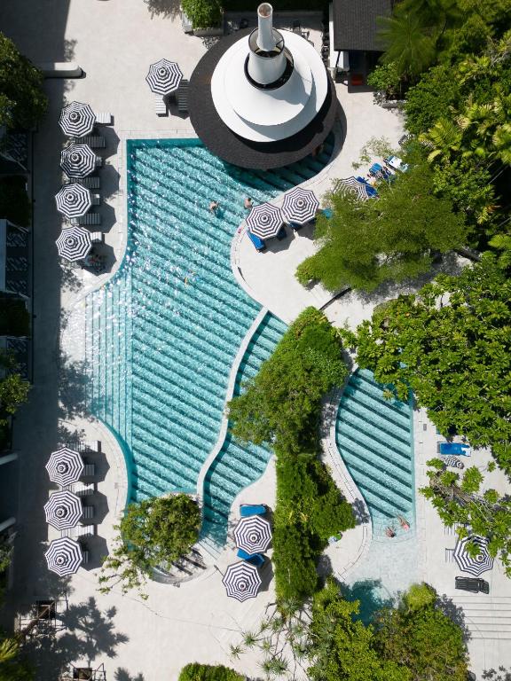 Bazén v ubytování The Royal Paradise Hotel & Spa - SHA Extra Plus nebo v jeho okolí