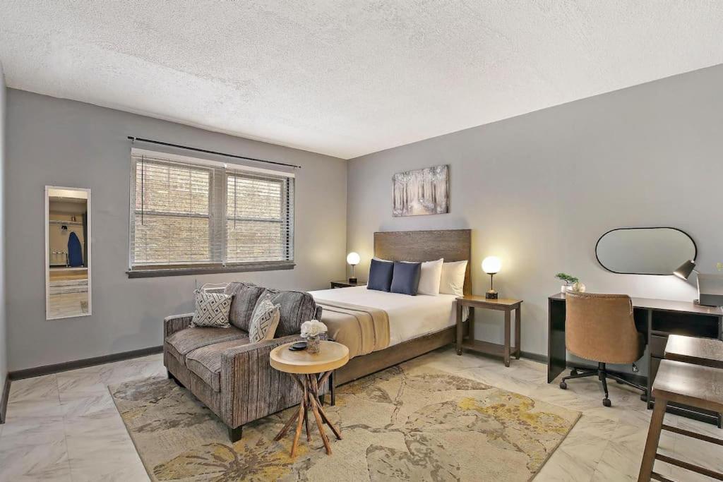 Explore Northside Chicago from Modern Studio APT, Chicago (precios