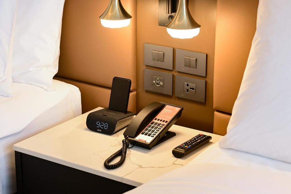 Madi Paidi Bangkok, Autograph Collection - Resim 4