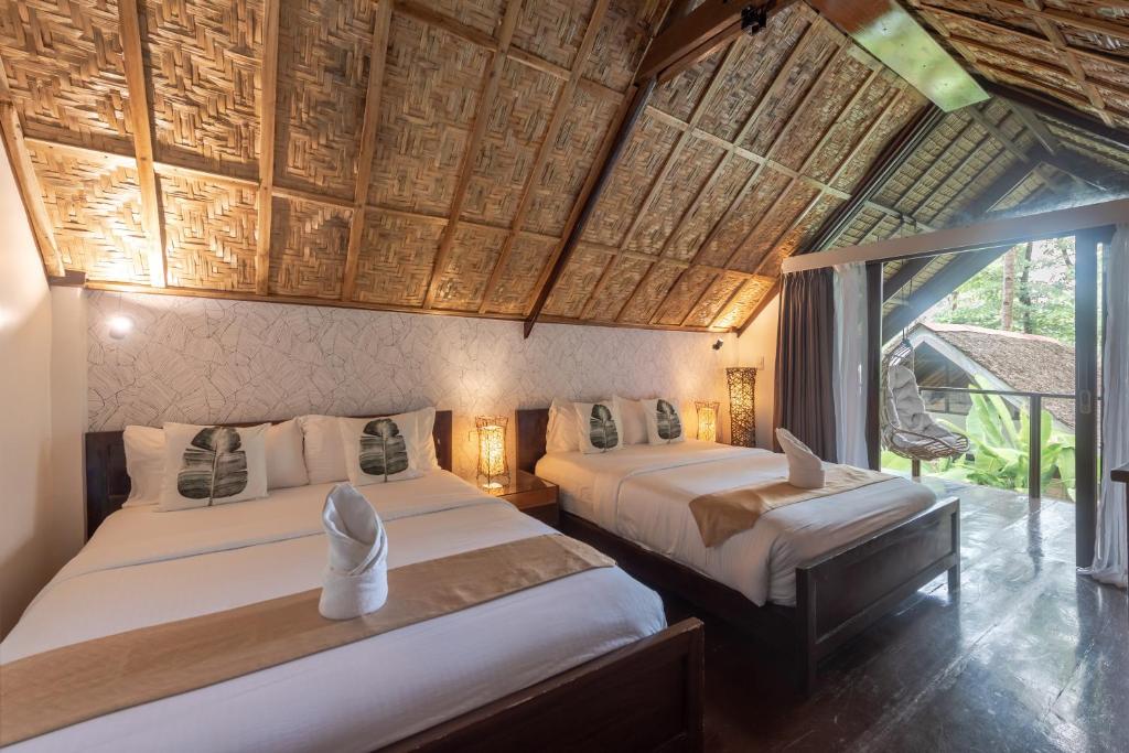 Postel nebo postele na pokoji v ubytování The Hillside Resort Siargao