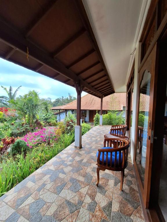 Un balcón o terraza de Manigelang Villa
