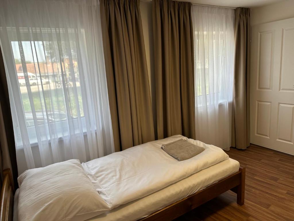 Postel nebo postele na pokoji v ubytování Vinařský dům Kovárna