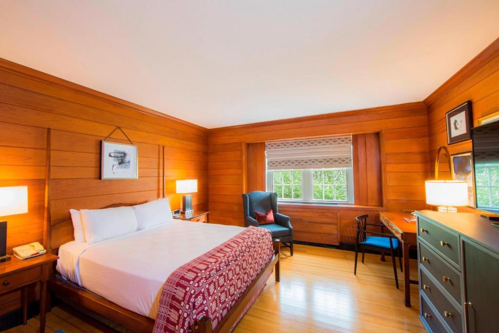 Williamsburg Lodge, Autograph Collection - 