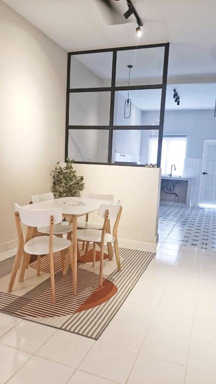 Gallery image of The Nadraa Guesthouse KLIA in Sepang