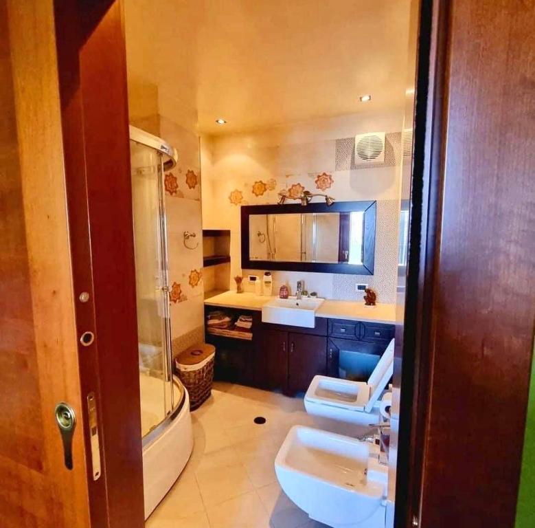 Center EasyStay Penthouse Apartments - Image 3