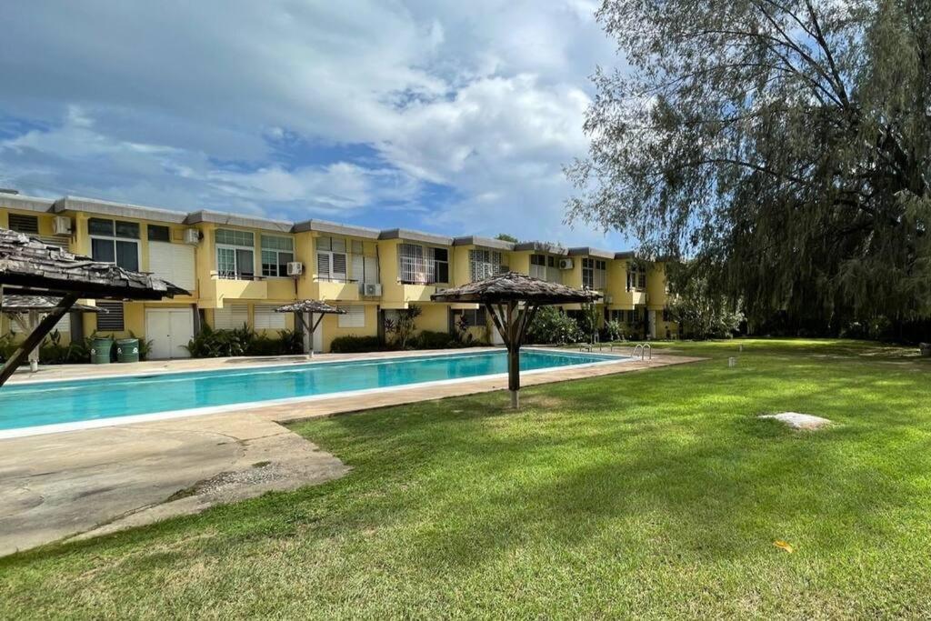Kingston Tropical Retreat with mega Pool, Kingston (updated prices 2024)