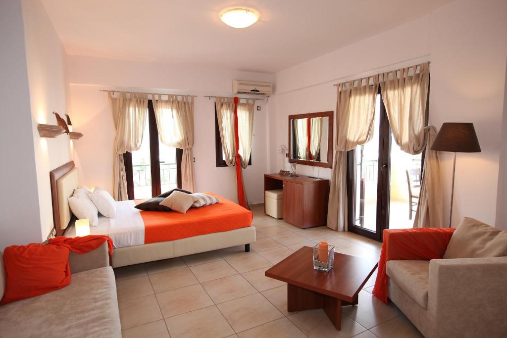 Postel nebo postele na pokoji v ubytování Berdoussis Hotel