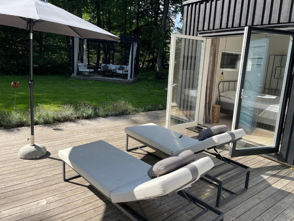 Balkón nebo terasa v ubytování Bokis - Modern Forest Cottage