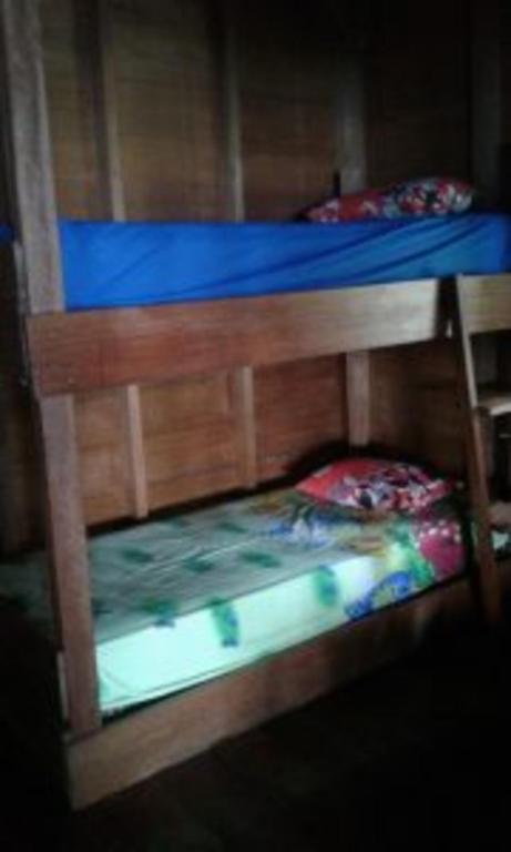 Palanda nebo palandy na pokoji v ubytování Masokut Surf Camp Siberut