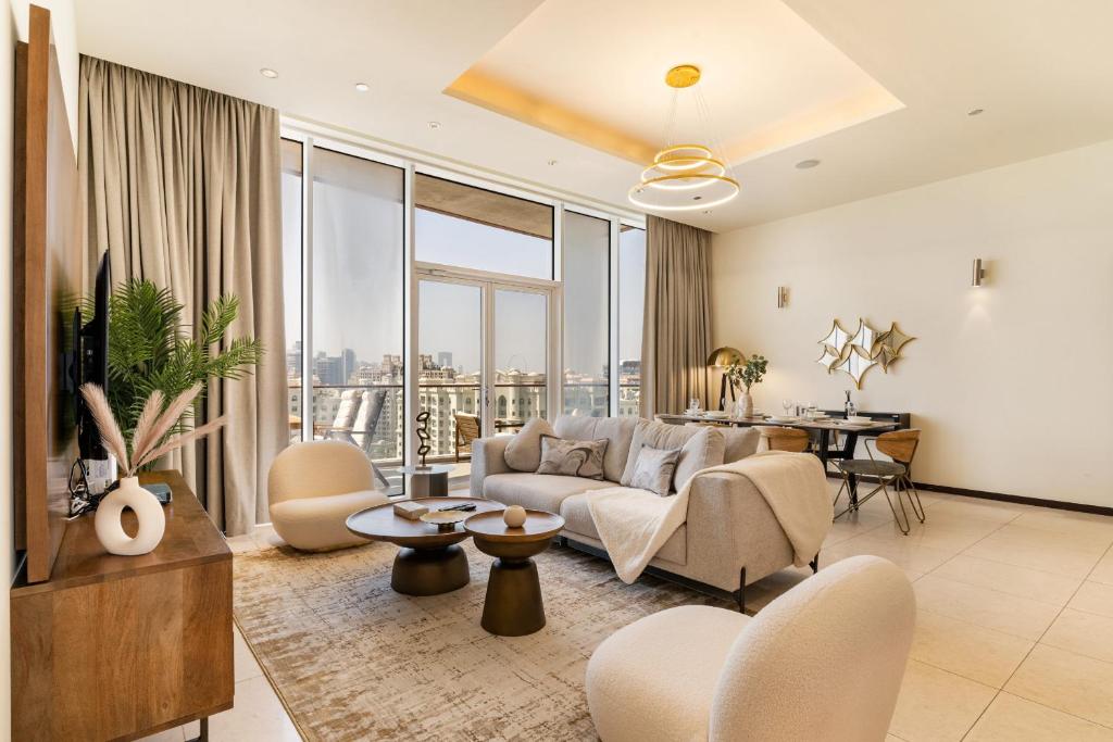 a living room with a couch and chairs at Tanzanite Residence Palm Jumeirah- 2BR & Maids Room - Allsopp&Alsopp in Dubai