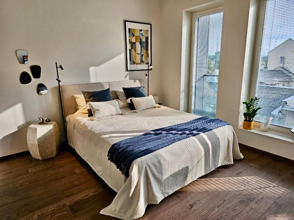 מיטה או מיטות בחדר ב-Elegance Apartment - City Centre Free Parking