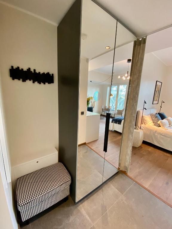 Postel nebo postele na pokoji v ubytování Elegance Apartment - City Centre Free Parking