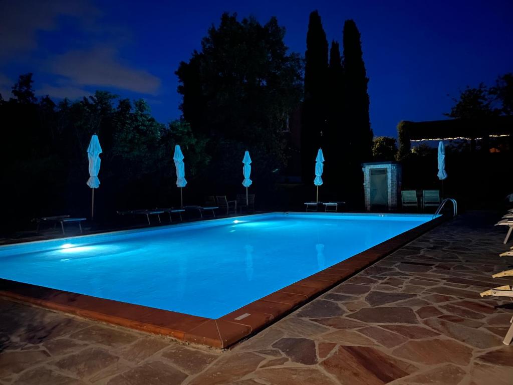 Bazén v ubytování Agriturismo Podere Marchiano nebo v jeho okolí