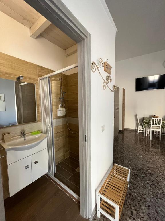 A kitchen or kitchenette at Le Dimore di "TOTIGGIA"