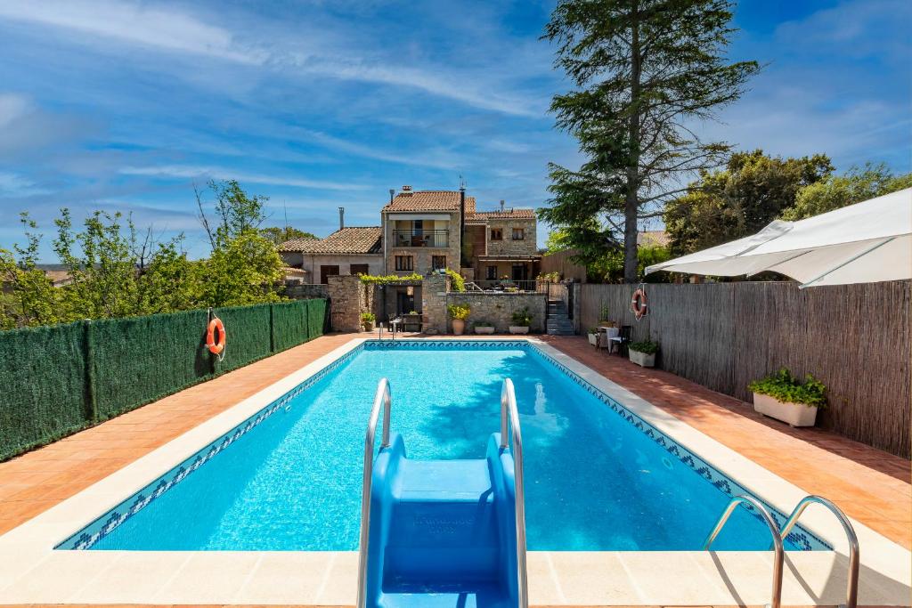 Bazén v ubytování 21 Sleeps Private Pool Villa & BBQ Near Barcelona nebo v jeho okolí
