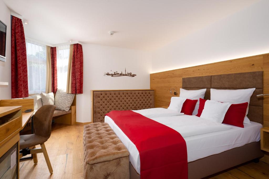 
Deluxe Double Room with Shower
