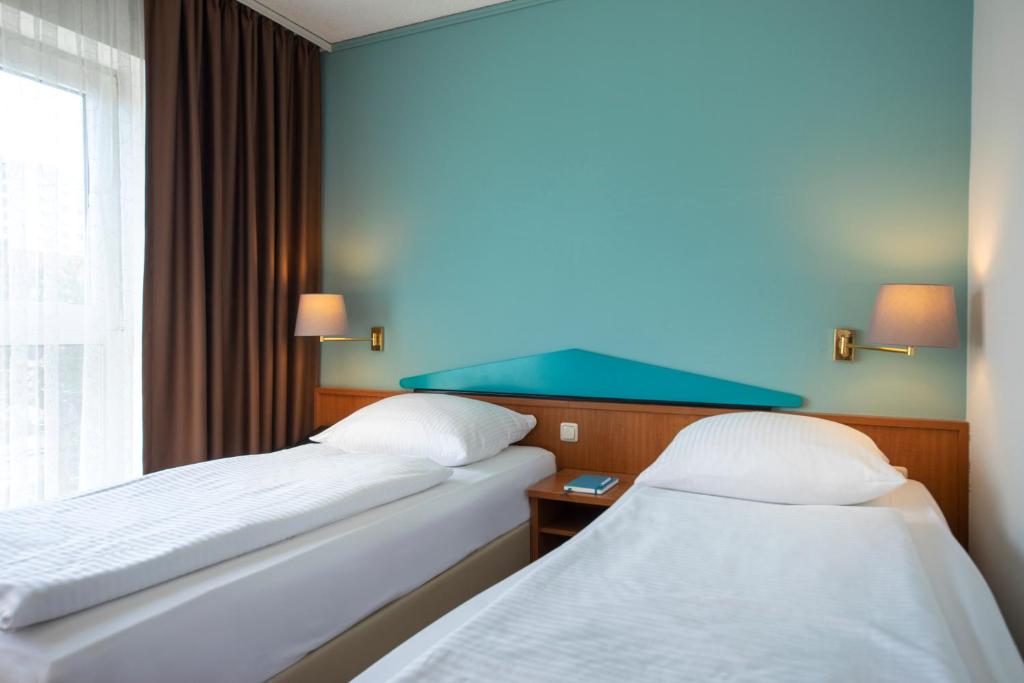 Postel nebo postele na pokoji v ubytování ACHAT Hotel Frankfurt Maintal