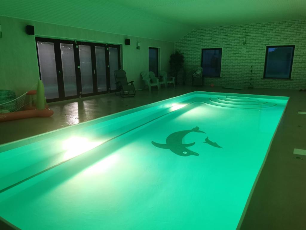 Bazén v ubytování Apartment with Private Pool Sleeps 5 nebo v jeho okolí