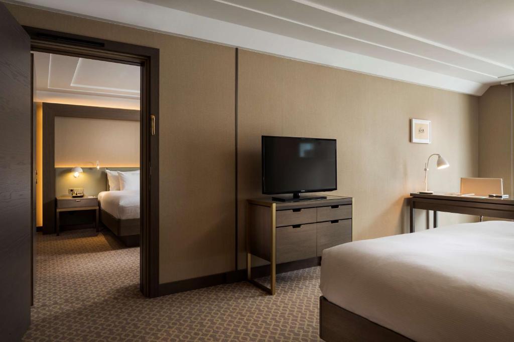 
Family Connecting Rooms
