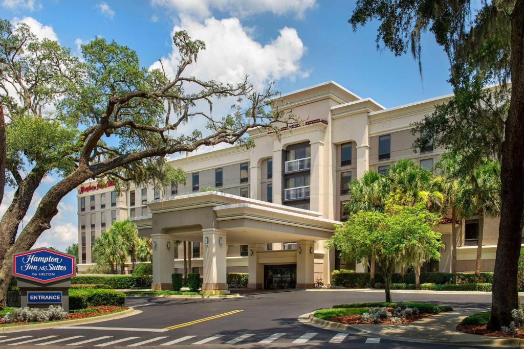 a rendering of the entrance to the hampton inn suites anaheim at Hampton Inn & Suites at Lake Mary Colonial Townpark in Lake Mary