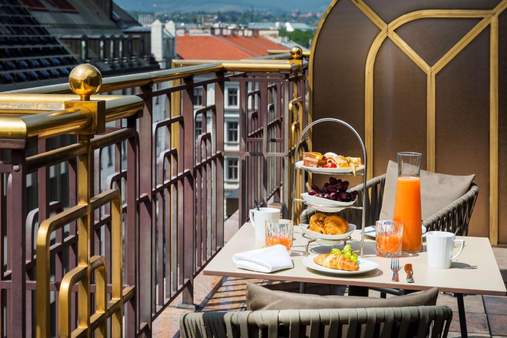 Hilton Vienna Plaza - 阁楼初级套房