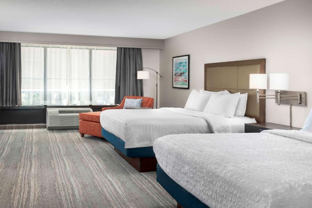 Hampton Inn & Suites at Lake Mary Colonial Townpark photo