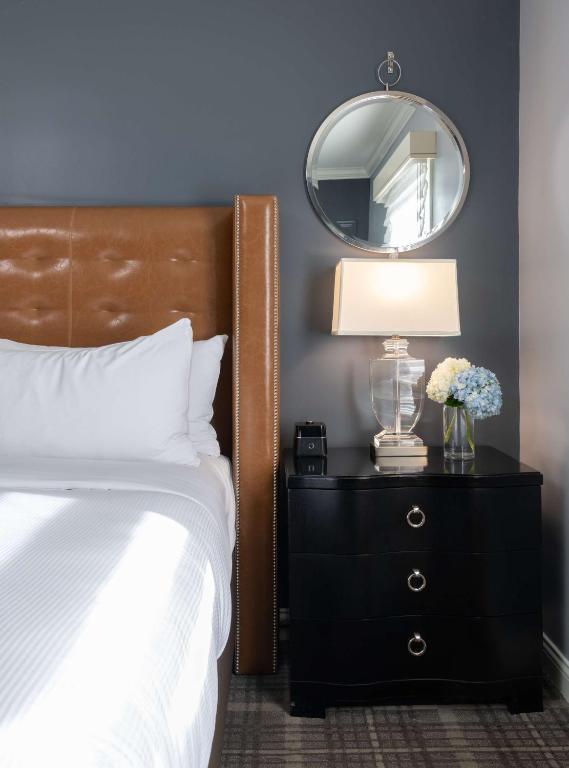 The Campbell House Lexington, Curio Collection by Hilton - Habitación King