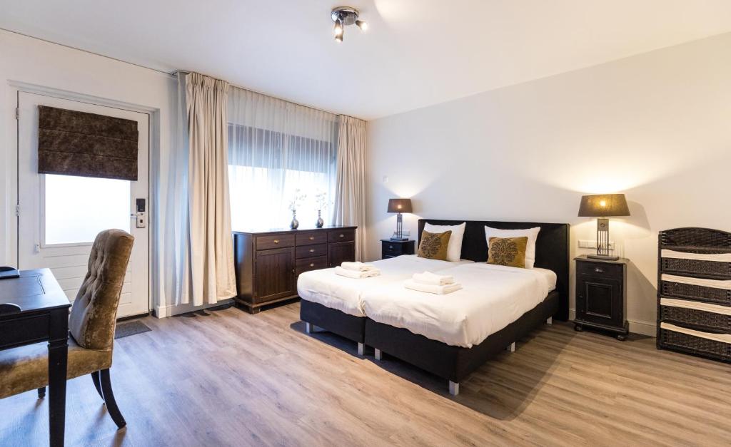 Postel nebo postele na pokoji v ubytování Hotel de Duif Lisse - Keukenhof