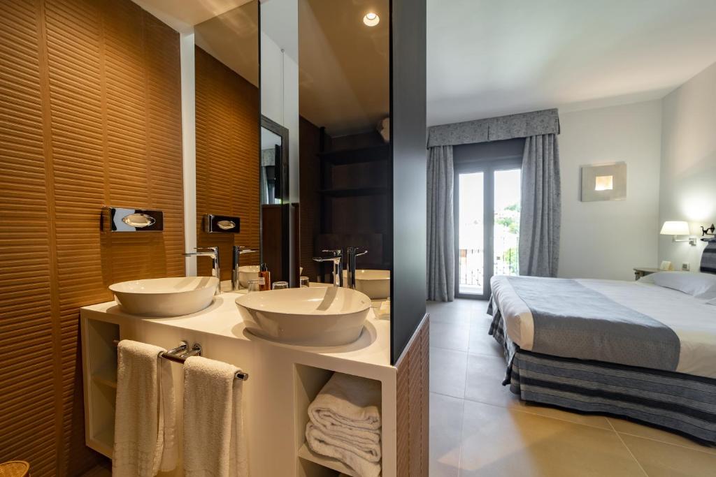 Alberi Del Paradiso - Deluxe Double Or Twin Room With Balcony