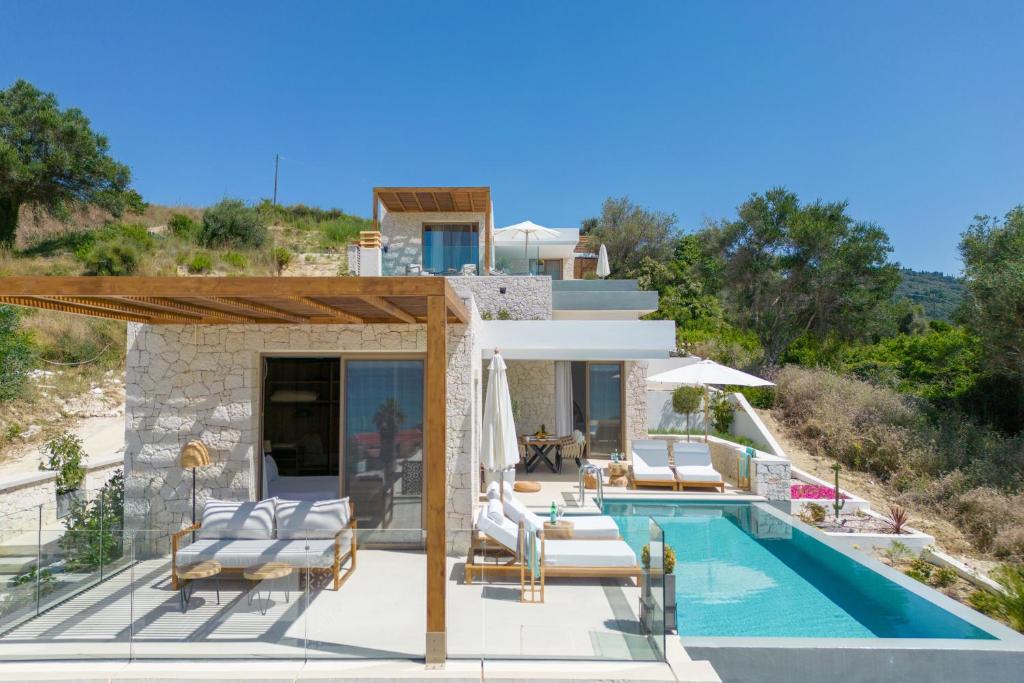 Bazén v ubytování Sun n Salt Private Villas nebo v jeho okolí