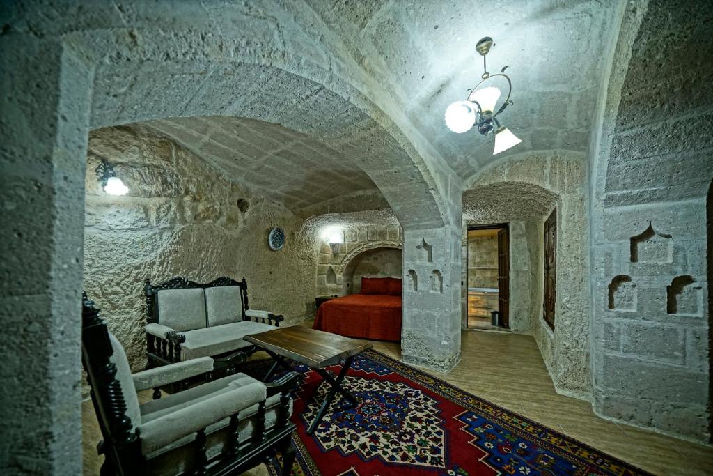 Holiday Cave Hotel - Deluxe Triple Cave Room