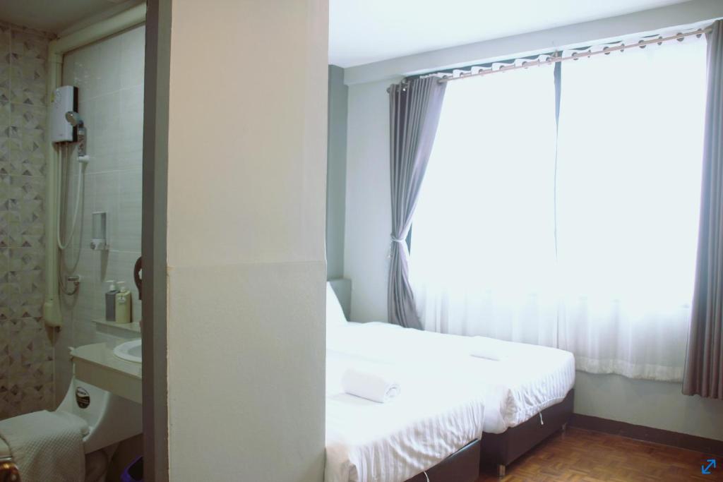 Lux Rooms Night Bazaar - Resim 39