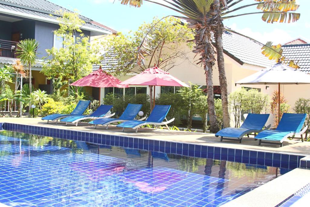 Bazén v ubytování Blue Palm Kata Resort nebo v jeho okolí
