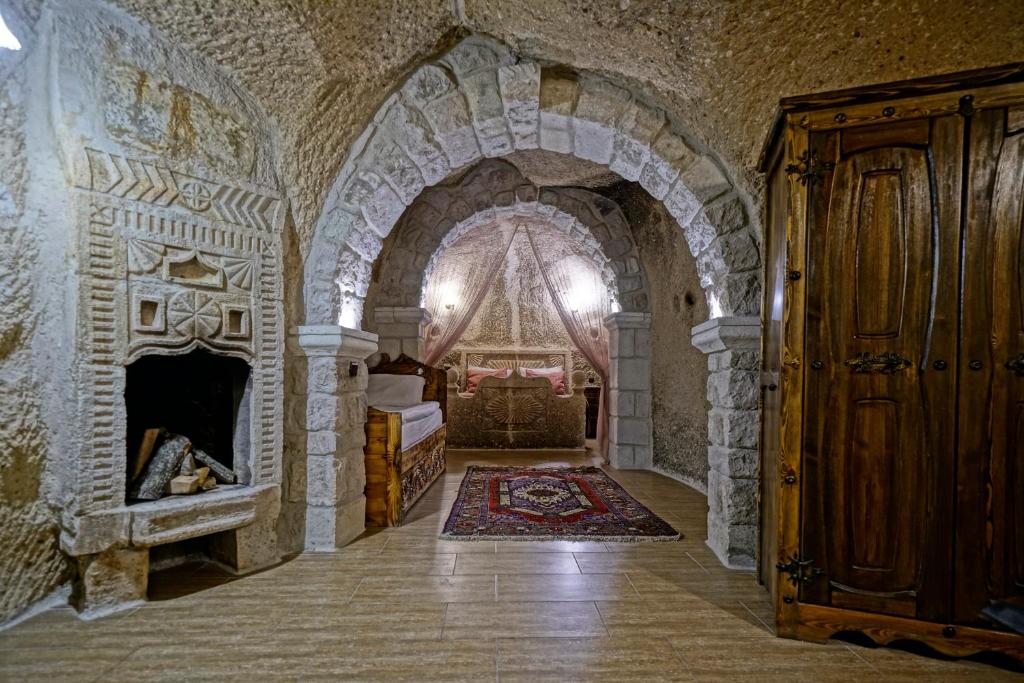 Holiday Cave Hotel - 17