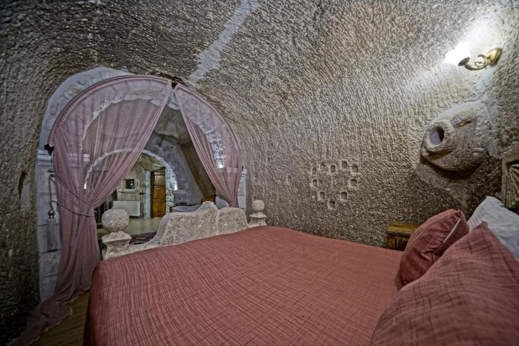 Holiday Cave Hotel - 11