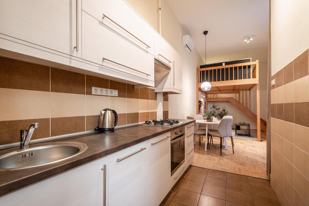 K7 - Boutique Apartments, Best Location. By BQA 1075 Budapest, 7 Kazinczy utca kép - 1