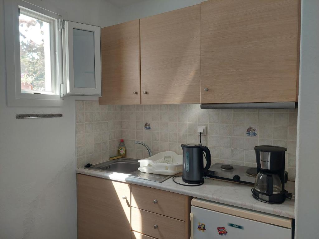 Kuchyňa alebo kuchynka v ubytovaní Kiki's apartment veranda dream