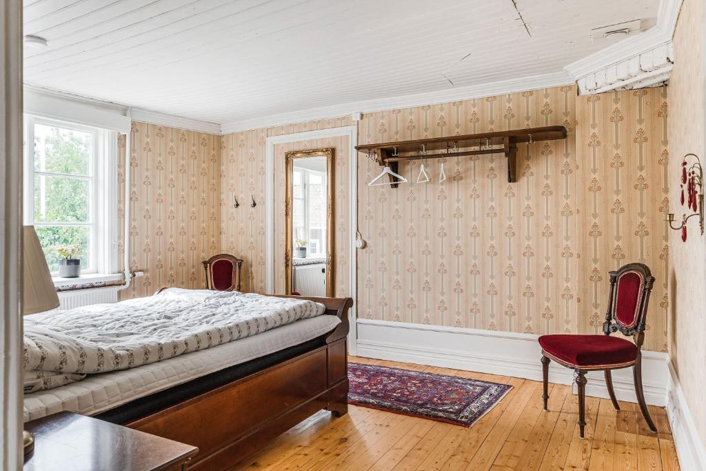 Postel nebo postele na pokoji v ubytování Stubbegården - Unique swedish style with fireplace