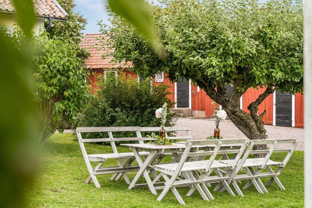 Zahrada ubytování Stubbegården - Unique swedish style with fireplace