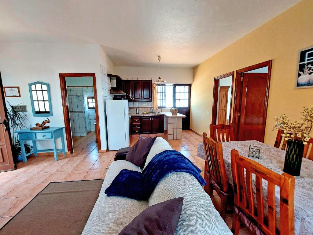 A kitchen or kitchenette at Las Paredes