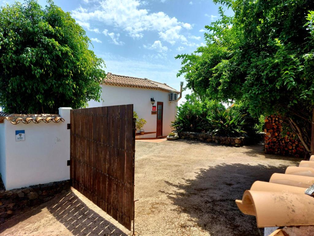 A garden outside Las Paredes