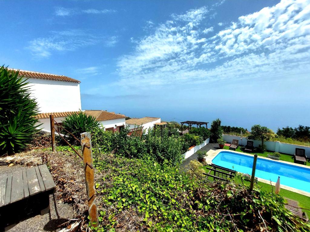 The swimming pool at or close to Las Paredes