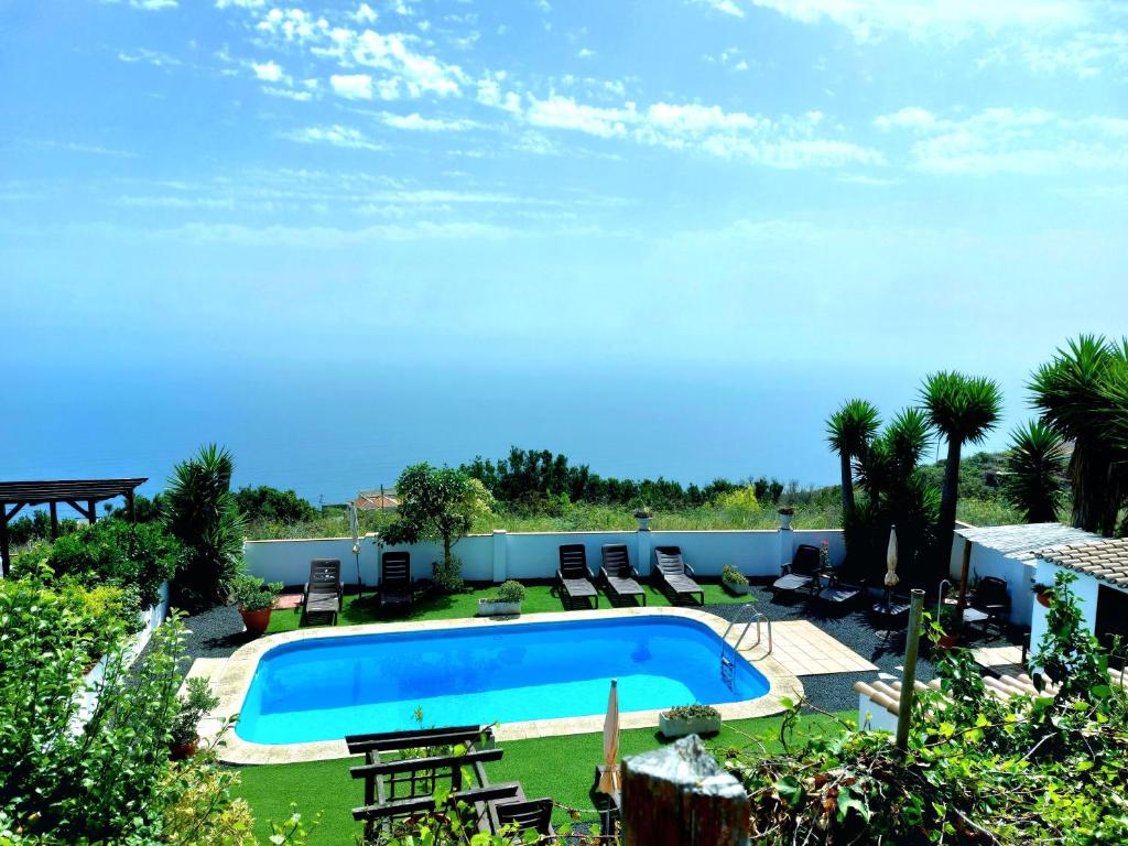 The swimming pool at or close to Las Paredes