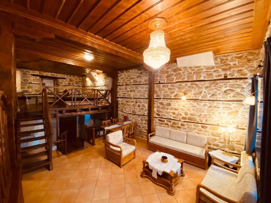 Posezení v ubytování Arnaia B&B central