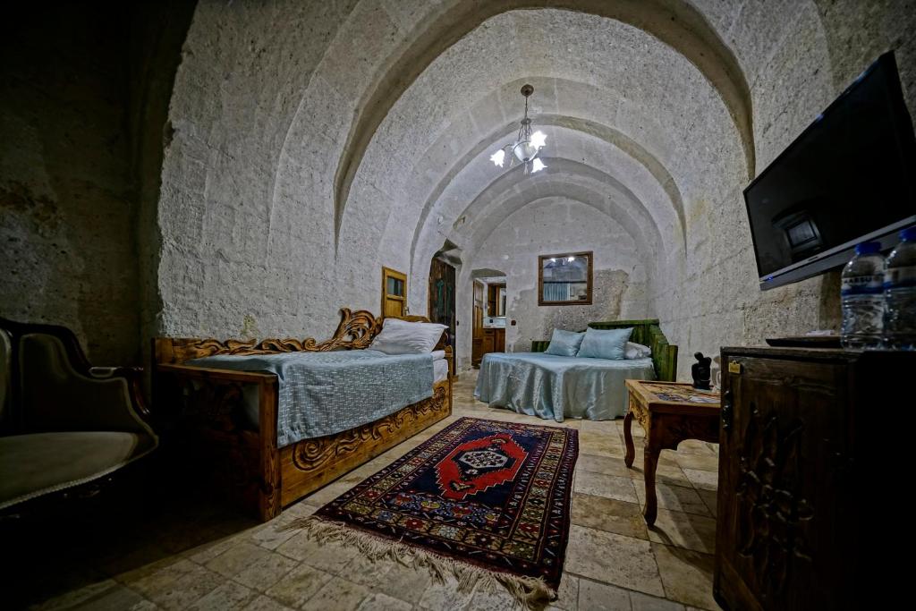 Holiday Cave Hotel - Standard Triple Room