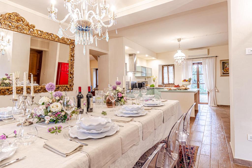 Zdjęcie z galerii obiektu Chateau La Siroque w mieście Montecatini Val di Cecina